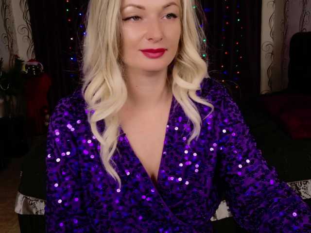 Fotogrāfijas -Horny- Hi! My name is Lisa! Lovense on. Merry Christmas and Happy New Year! Cum together group and pvt @total 888 @sofar 38 @remain 850 rhinestone plug in the ass