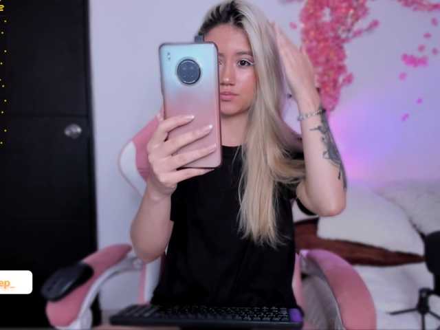 Fotogrāfijas abby-deep Welcome To my room, Naked and sexy dances and plays dildo when completing the goal
