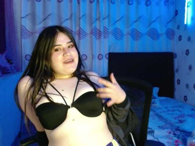 Apraides ekrānuzņēmumi AdeleBlue