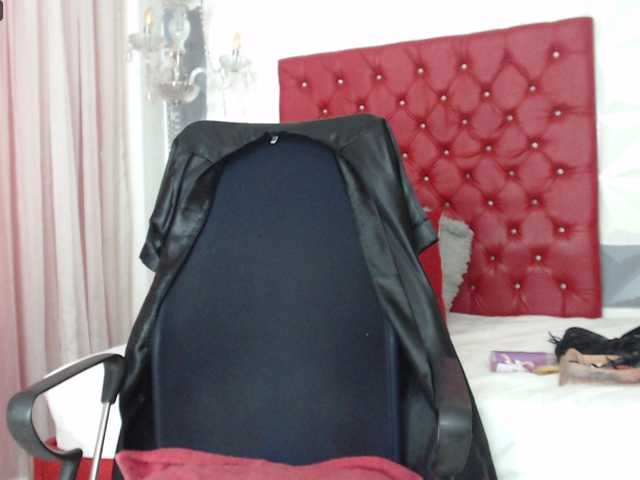 Apraides ekrānuzņēmumi AdeleMilf