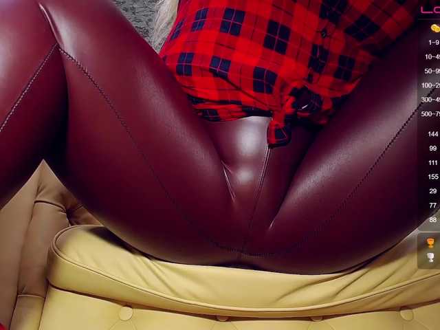 Fotogrāfijas AdelleQueen "♥kiss the floor piece of ****!♥ #bbw #bigboobs #mistress #latex #heels #gorgeous