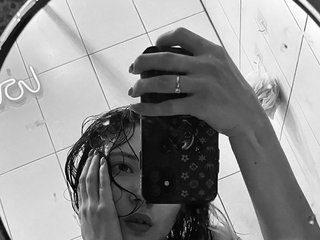 Erotiska video tērzēšana Adri-curly