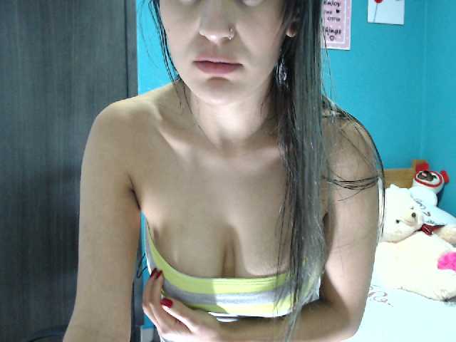 Fotogrāfijas AgathaParker my lush is on !!! make me wet and horny with sound of tips ... dare you to make me squirt