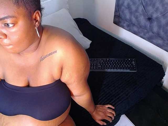 Fotogrāfijas aisha-ebony I am a Black Goddess and Black Goddess Supremacy is my game. Submissive males bow down to me, whip out their cock, and punish themselves @total
