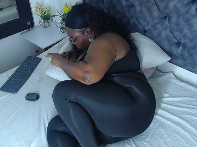 Fotogrāfijas aisha-ebony I am a Black Goddess and Black Goddess Supremacy is my game. Submissive males bow down to me, whip out their cock, and punish themselves @total