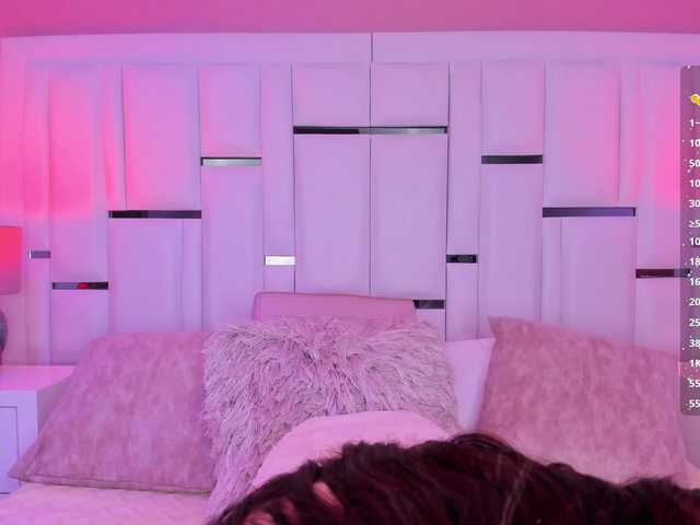 Apraides ekrānuzņēmumi AlannaWest