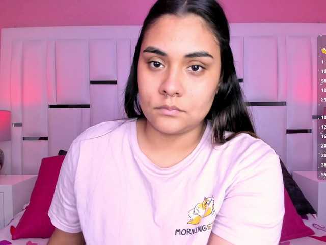 Apraides ekrānuzņēmumi AlannaWest