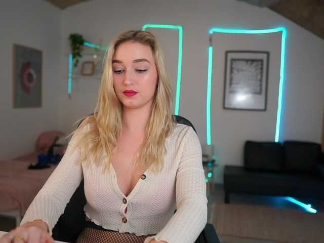Fotogrāfijas AlexisTexas18 Hi! I am Alexis 19 yrs old teen, with perfect ass, nice tits and very hot sexy dance moves! Lets have fun with me! Water on my white T-shirt at goal!