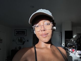 Erotiska video tērzēšana AliaYourFav