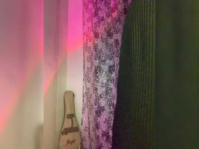 Apraides ekrānuzņēmumi Alisia_Purr