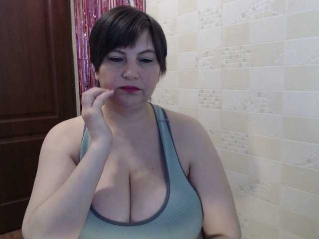 Fotogrāfijas AlinaGold squirt lovense from 5 tokens