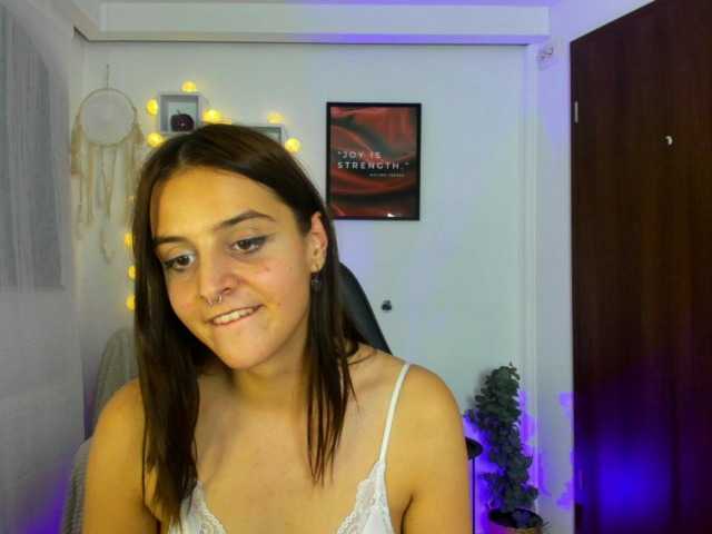 Fotogrāfijas Amy-Kush Hi !Im a #new and #naughty #teen here. . Join me for some fun