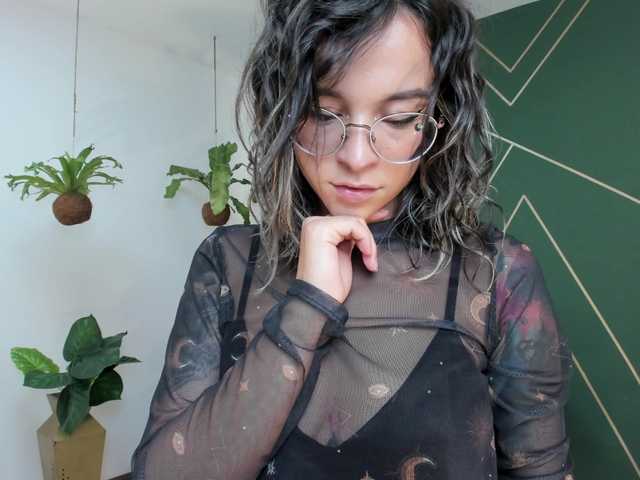 Fotogrāfijas AmyAddison I want to meet you, tell me your sexual fantasies!! play nipples0