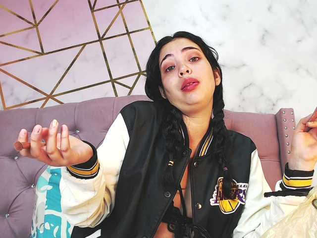 Apraides ekrānuzņēmumi AmyLogan