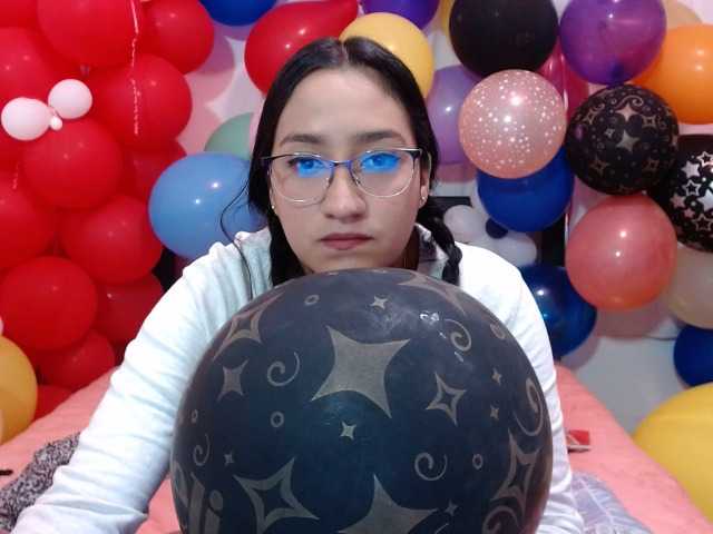 Fotogrāfijas Andreacute Hello guys welcome to my room, let's play with my balloons, I'm a looner, I have a hairy pussy, #balloons #bush #hairy #control lush or domi