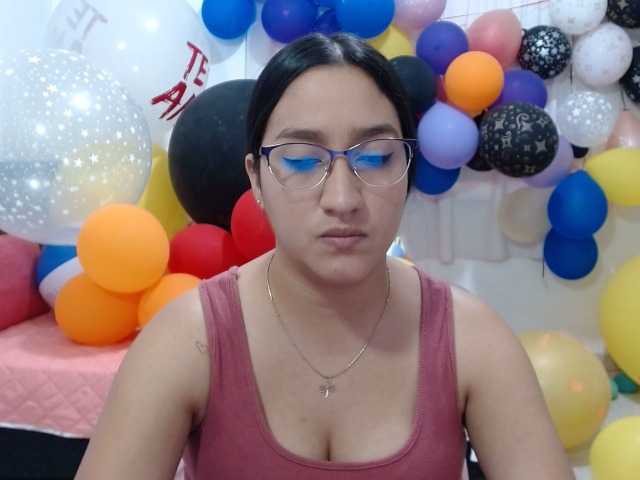 Fotogrāfijas Andreacute Hello guys welcome to my room, let's play with my balloons, I'm a looner, I have a hairy pussy, #balloons #bush #hairy #control lush or domi