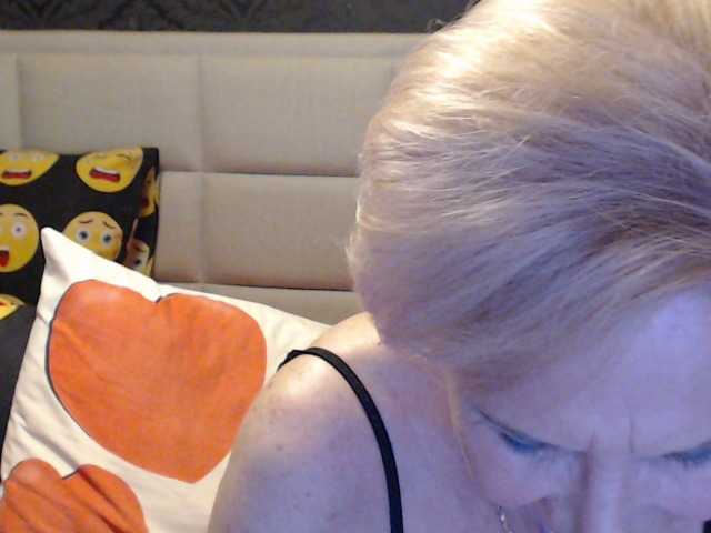 Fotogrāfijas ANGELGRANNY welcom guys..pm..50 tk..pussy or ass..100..tits or feet..50..let s have fun