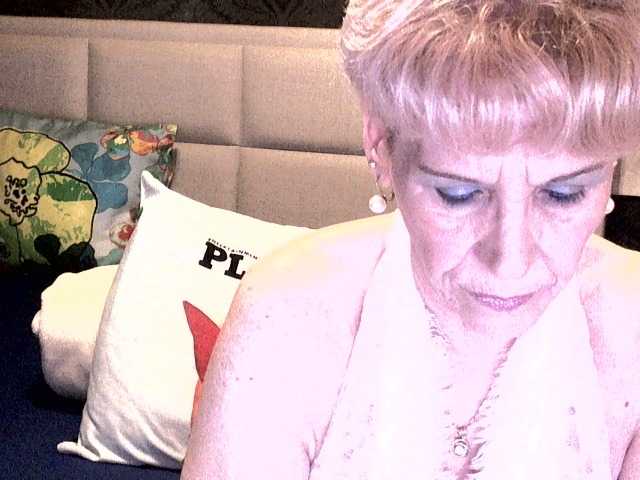 Fotogrāfijas ANGELGRANNY welcom guys..pm..50 tk..pussy or ass..100..tits or feet..50..let s have fun