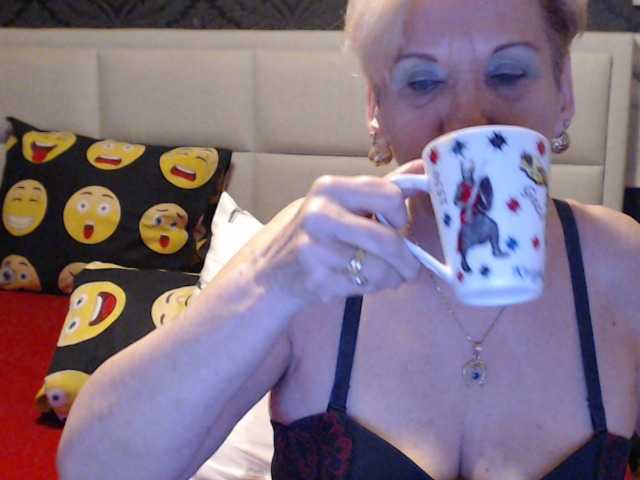 Fotogrāfijas ANGELGRANNY welcom guys..pm..50 tk..pussy or ass..100..tits or feet..50..let s have fun