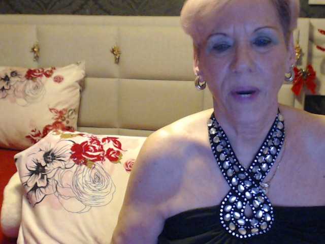 Fotogrāfijas ANGELGRANNY welcom guys..pm..50 tk..pussy or ass..100..tits or feet..50..let s have fun