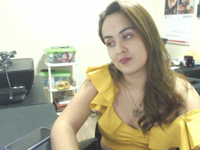 Fotogrāfijas ArianaMoore I am in the office shh #office #latina #lovense