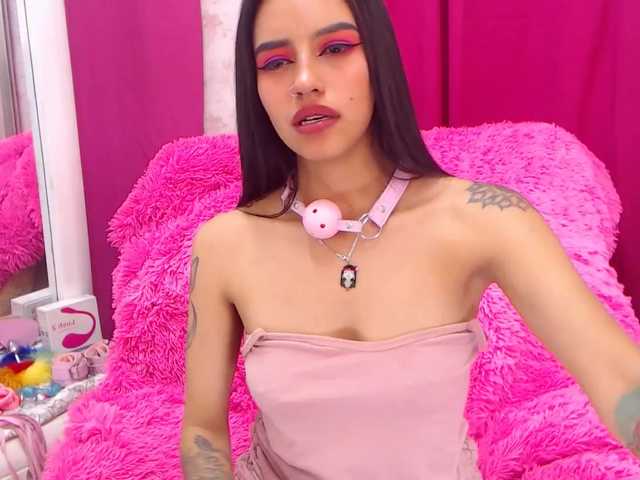 Fotogrāfijas ArianaMoreno ♥ Just because today is Friday, I will give you the control of my lush for 10 minutes for 200 tokens ♥ ♥ Just because today is Friday, I will give you the control of my lush for 10 minutes for 200 tokens ♥