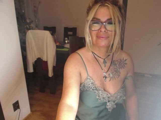 Fotogrāfijas ArianeSexy Hello! Sexy milf here. TIP ME FOR FOLLOW.