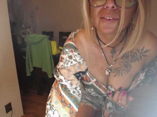 Fotogrāfijas ArianeSexy Hello! Sexy milf here. TIP ME FOR FOLLOW.