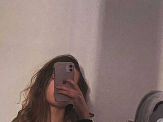 Erotiska video tērzēšana AriellaFerr00