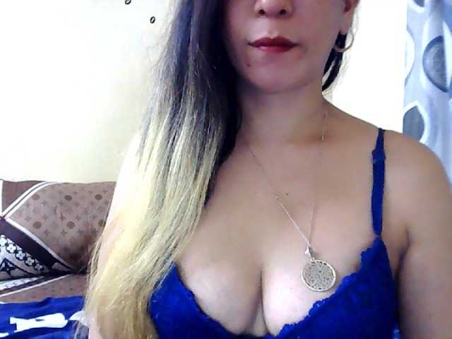 Fotogrāfijas AsianLeahxxxx Hey there !I'm new here Im Leah .Let's have some fun and get to know each other :) Send me some Love .. Welcome To My Room!