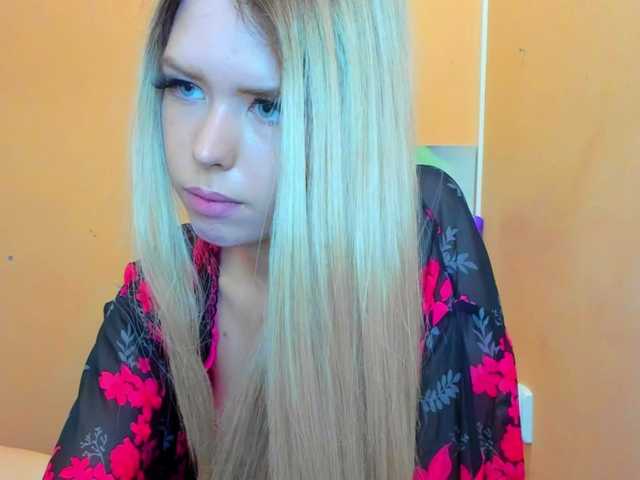 Fotogrāfijas BarbieMuffy Daddy's girl here! #18 #blond #teen #feet #mistress #dominant #ass #analshow