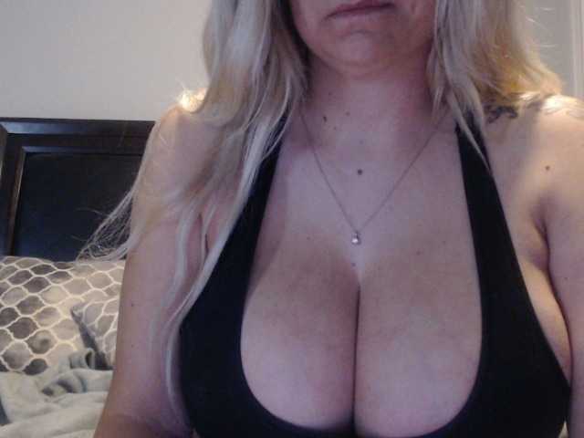 Fotogrāfijas brianna_babe tip for pussy vibrations, @remain countdown for boobs..202tkns to start private