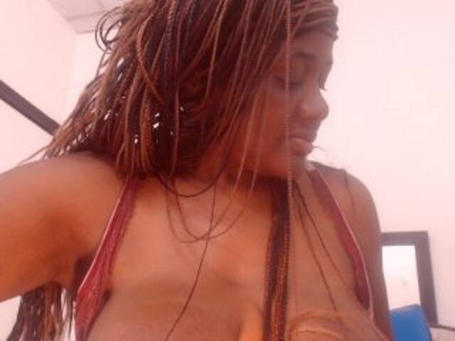 Apraides ekrānuzņēmumi BigBustyBlack