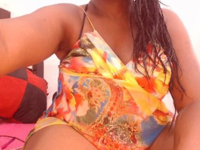 Apraides ekrānuzņēmumi BigBustyBlack