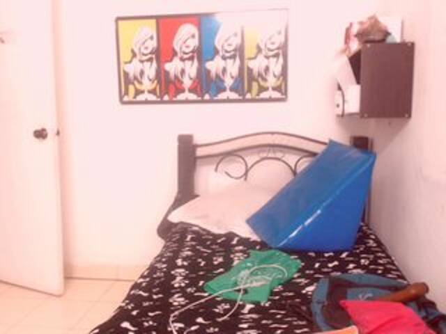 Apraides ekrānuzņēmumi BigBustyBlack