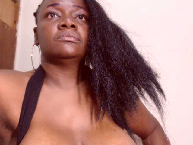 Apraides ekrānuzņēmumi BigBustyBlack