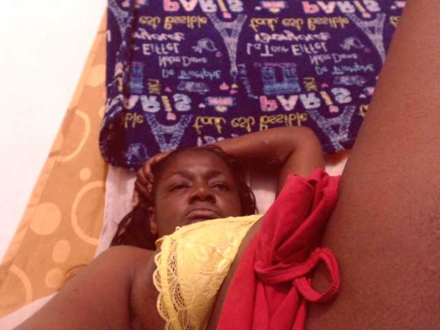 Apraides ekrānuzņēmumi BigBustyBlack