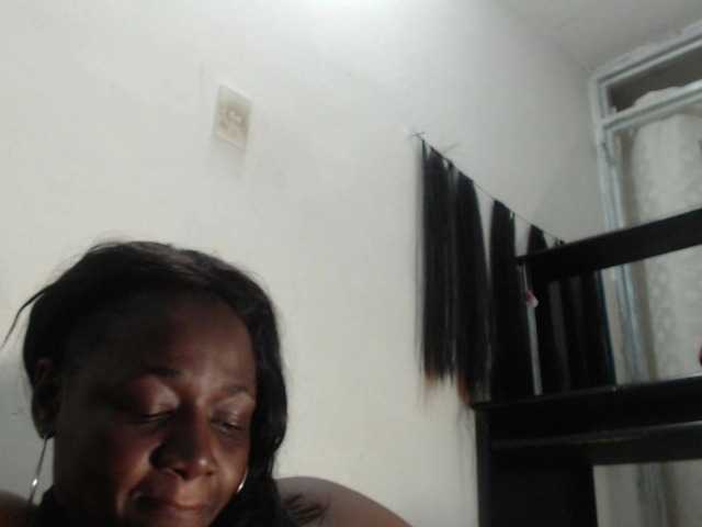 Apraides ekrānuzņēmumi BigBustyBlack