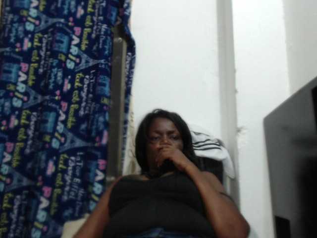 Apraides ekrānuzņēmumi BigBustyBlack