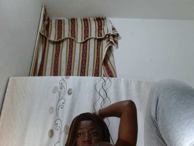 Apraides ekrānuzņēmumi BigBustyBlack