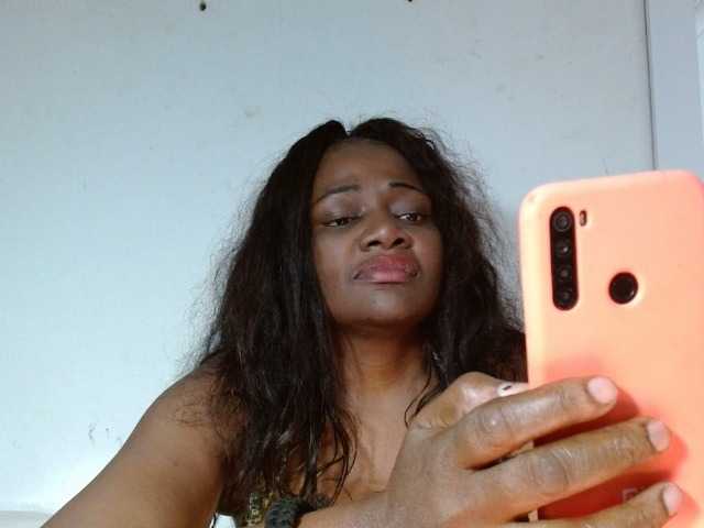 Apraides ekrānuzņēmumi BigBustyBlack