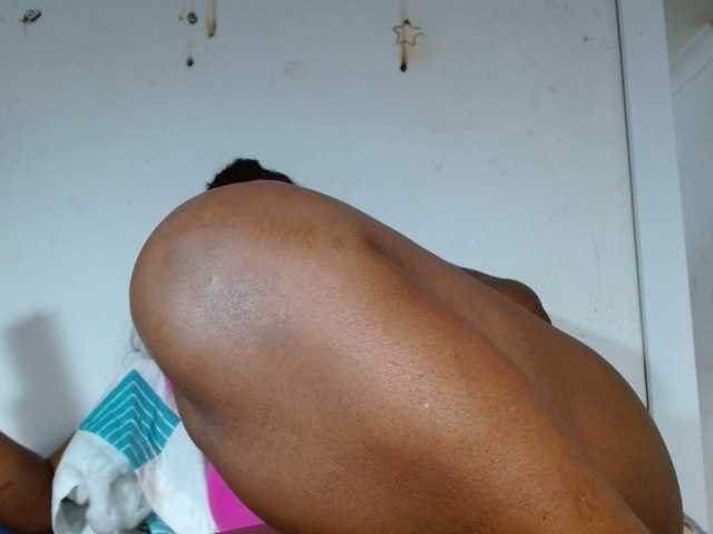 Apraides ekrānuzņēmumi BigBustyBlack