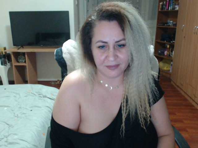 Fotogrāfijas BlondeElla 1000 tokens who want me and love me