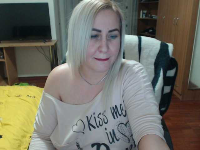 Fotogrāfijas BlondeElla 1000 tokens who want me and love me