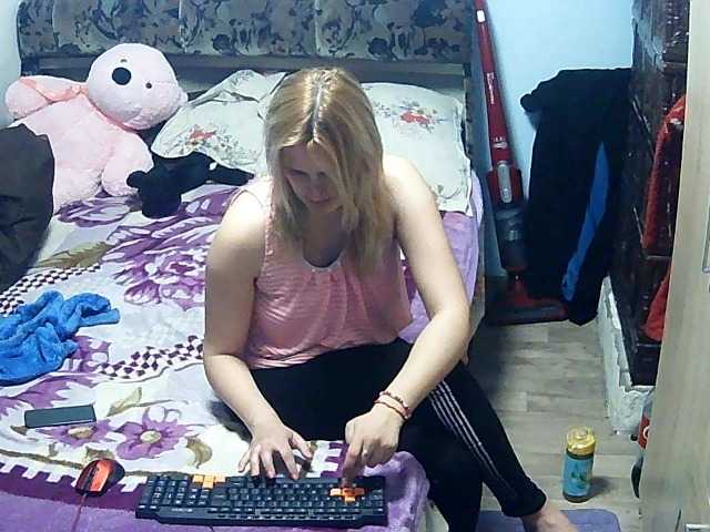 Fotogrāfijas BrendaLeeah new blondy different girl if you wish to know me come in my room