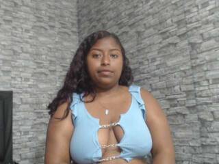 Erotiska video tērzēšana BrunetteSexy24