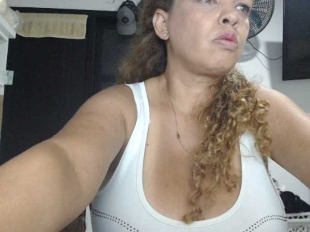 Fotogrāfijas BustyAngela show Naked 70. show tits. 30 show pussy 45. play with pussy 100 c2c 35 garganta profunda 80