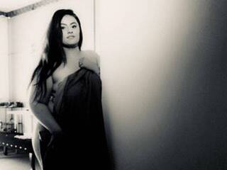 Erotiska video tērzēšana BustyLeyla