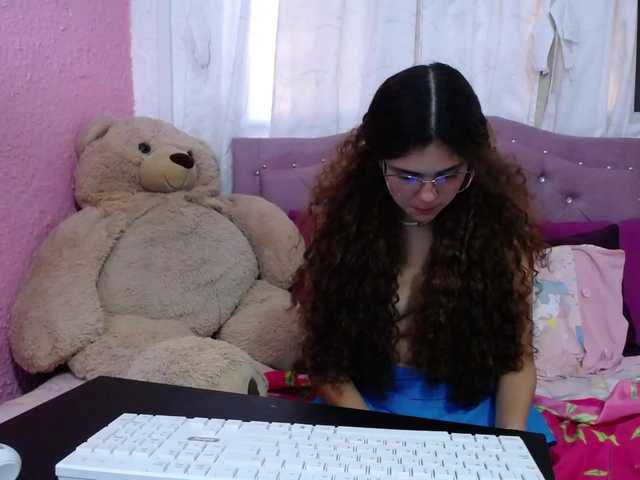 Fotogrāfijas candy-lolly- Pervy daddys girl looking lovce and hard sex♥♥c2c open cam and wacth u 25tks♥