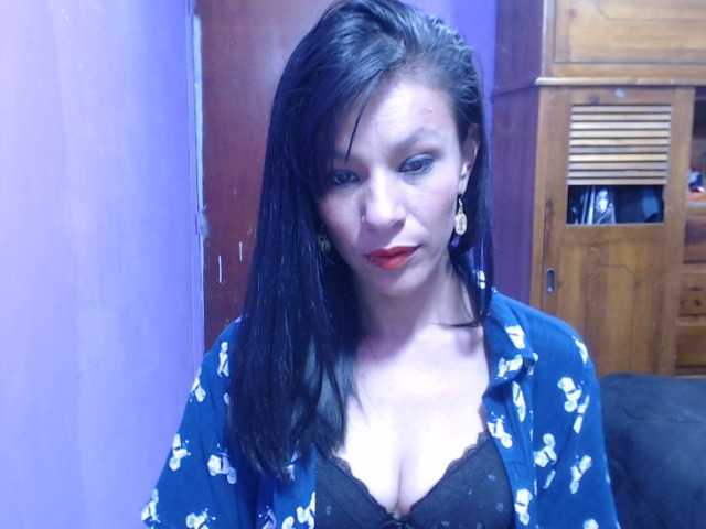 Fotogrāfijas carolinerebel Hello welcome to my room. This Latin wants to play with you